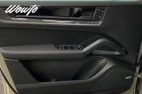 Porsche Cayenne E-Hybrid 470HK /18-Vägs /Pano /Bose /Se Spec/4.95% 346kW thumbnail