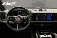 Porsche Cayenne E-Hybrid 470HK /18-Vägs /Pano /Bose /Se Spec/4.95% 346kW thumbnail