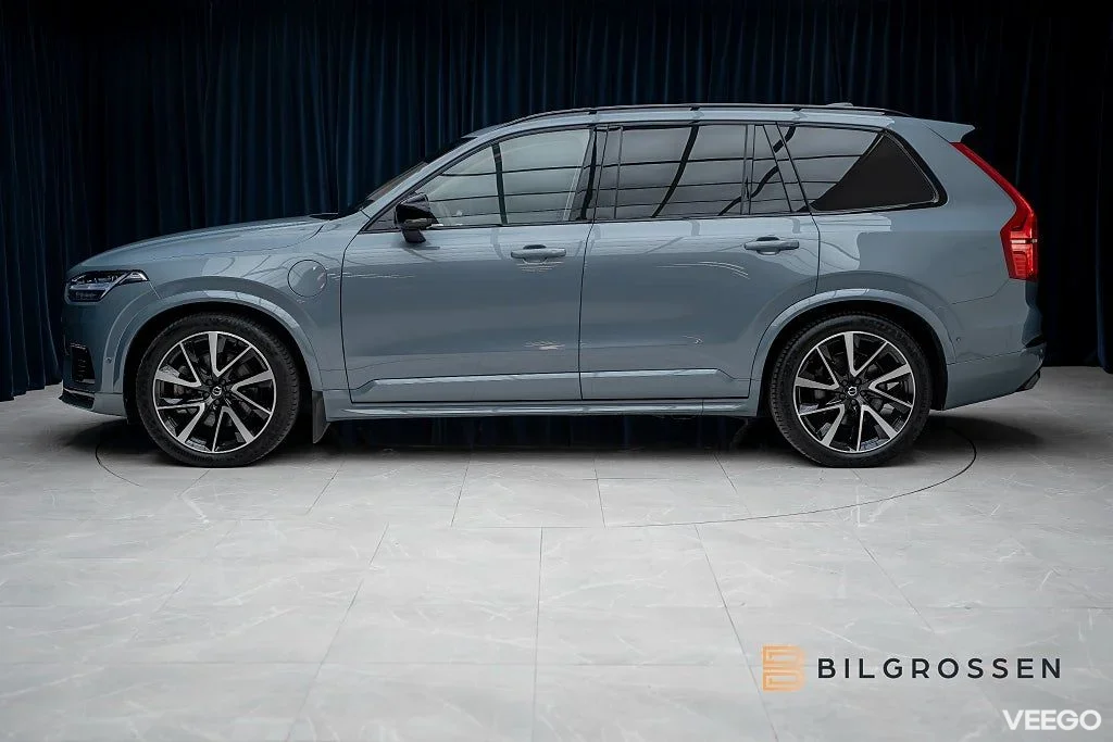 Volvo XC90 Recharge T8 AWD Ultimate Dark 3.99% 7-Sits B&W   Pano Hud 335kW