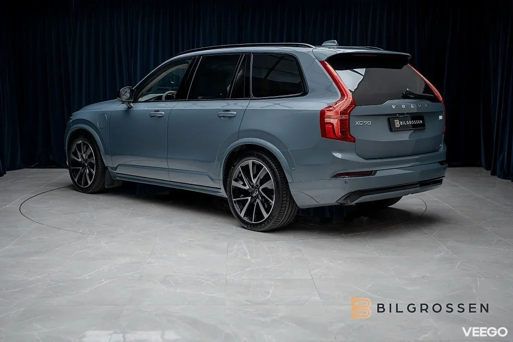 Volvo XC90 Recharge T8 AWD Ultimate Dark 3.99% 7-Sits B&W   Pano Hud 335kW