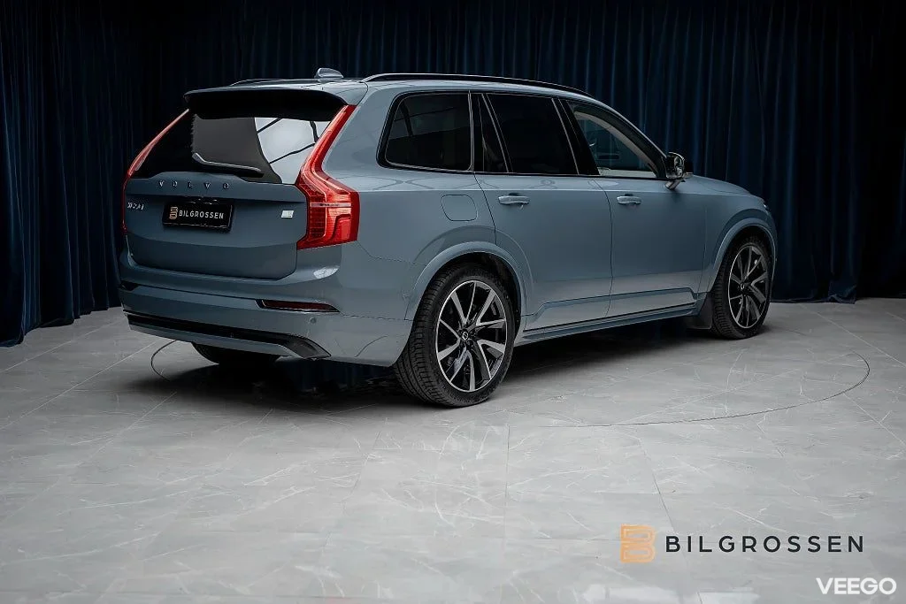 Volvo XC90 Recharge T8 AWD Ultimate Dark 3.99% 7-Sits B&W   Pano Hud 335kW