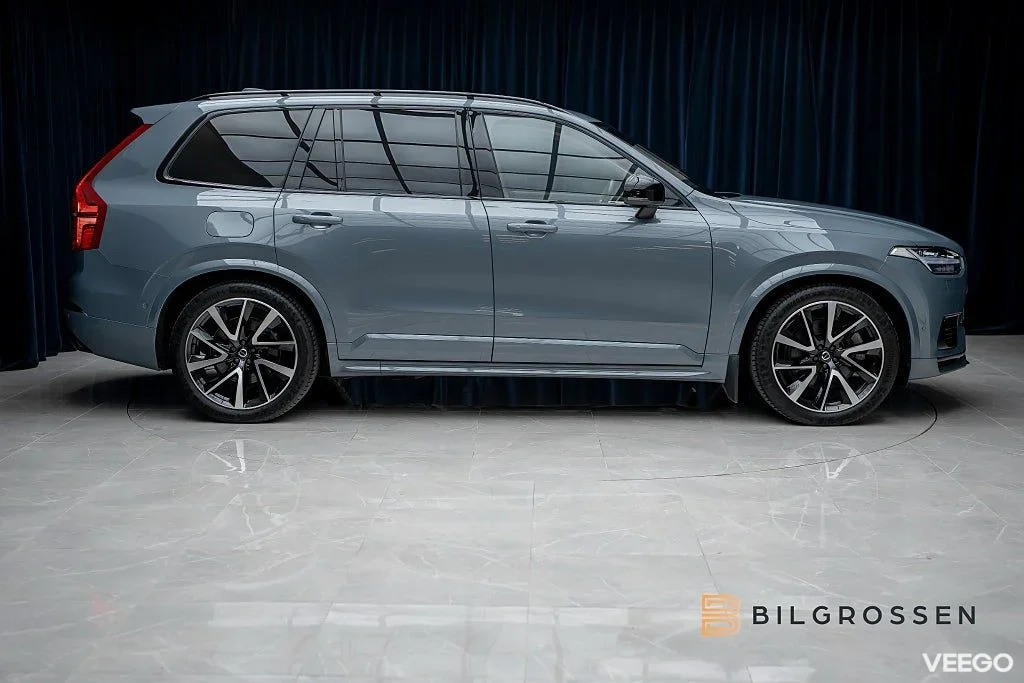 Volvo XC90 Recharge T8 AWD Ultimate Dark 3.99% 7-Sits B&W   Pano Hud 335kW