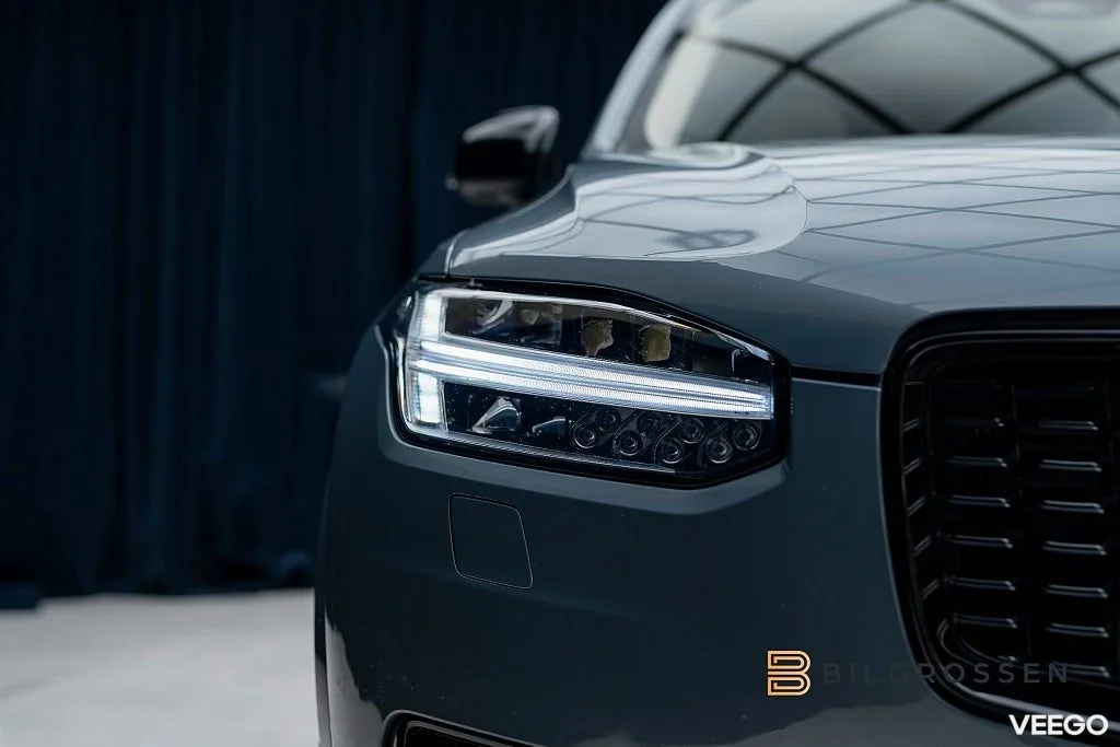 Volvo XC90 Recharge T8 AWD Ultimate Dark 3.99% 7-Sits B&W   Pano Hud 335kW