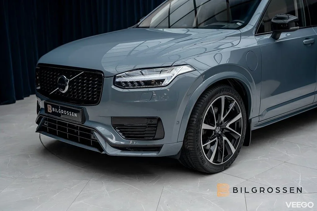 Volvo XC90 Recharge T8 AWD Ultimate Dark 3.99% 7-Sits B&W   Pano Hud 335kW