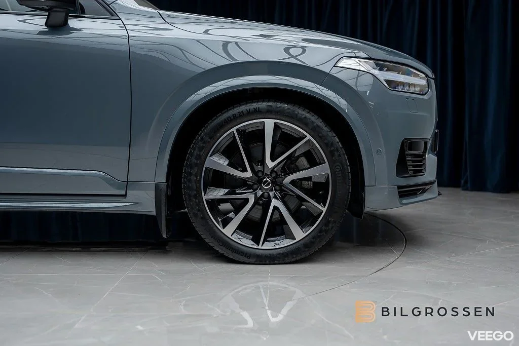 Volvo XC90 Recharge T8 AWD Ultimate Dark 3.99% 7-Sits B&W   Pano Hud 335kW