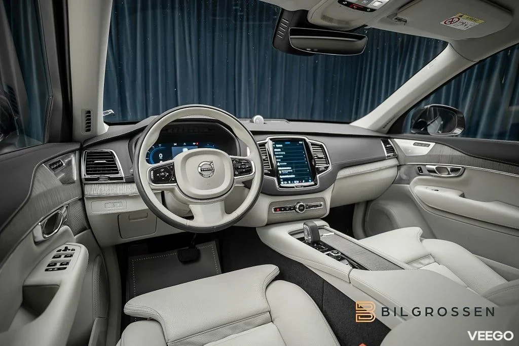 Volvo XC90 Recharge T8 AWD Ultimate Dark 3.99% 7-Sits B&W   Pano Hud 335kW