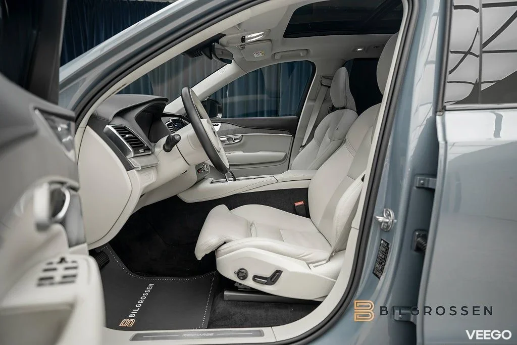 Volvo XC90 Recharge T8 AWD Ultimate Dark 3.99% 7-Sits B&W   Pano Hud 335kW