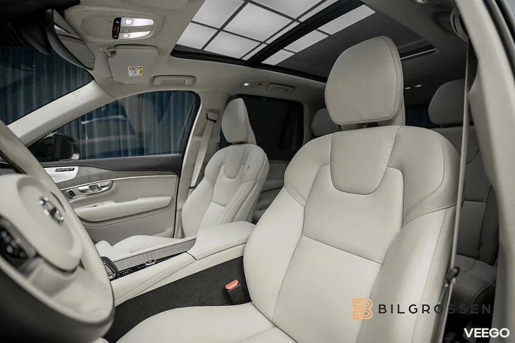 Volvo XC90 Recharge T8 AWD Ultimate Dark 3.99% 7-Sits B&W   Pano Hud 335kW