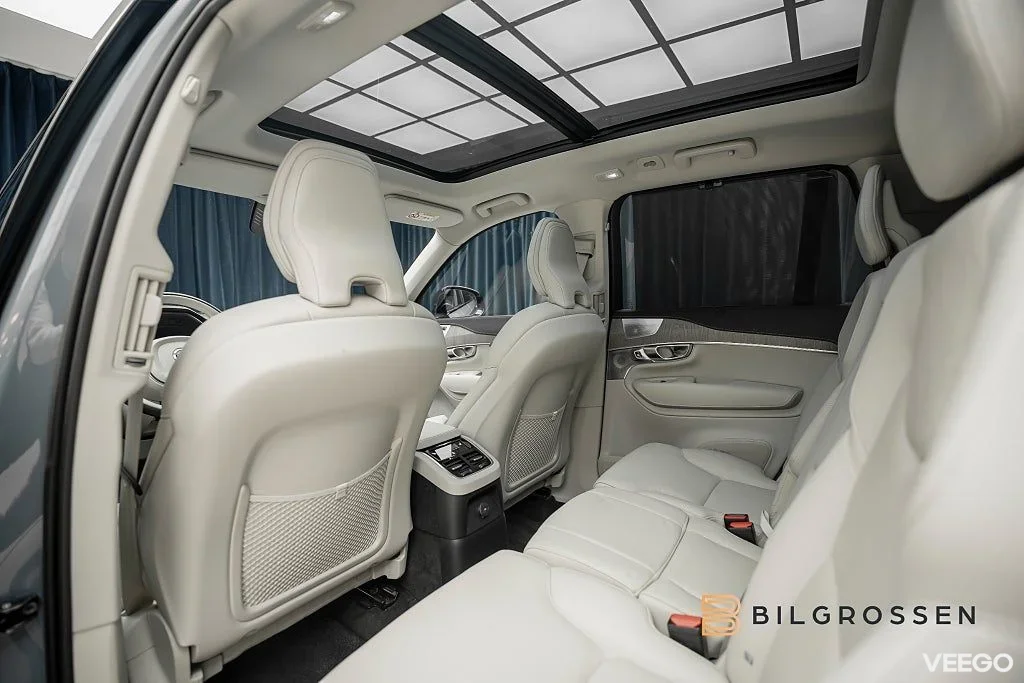 Volvo XC90 Recharge T8 AWD Ultimate Dark 3.99% 7-Sits B&W   Pano Hud 335kW