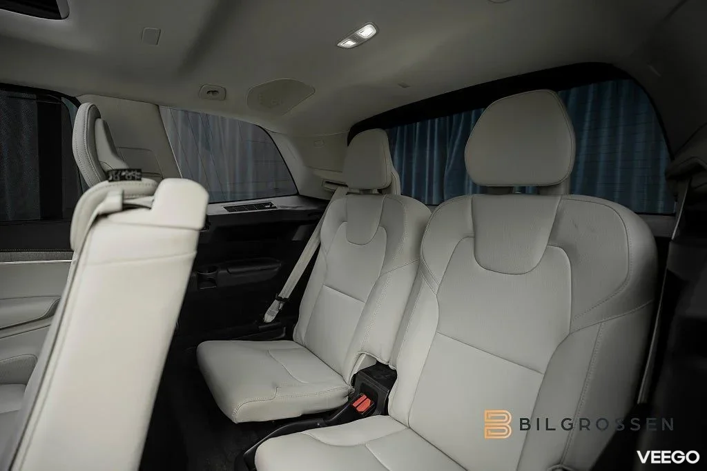 Volvo XC90 Recharge T8 AWD Ultimate Dark 3.99% 7-Sits B&W   Pano Hud 335kW