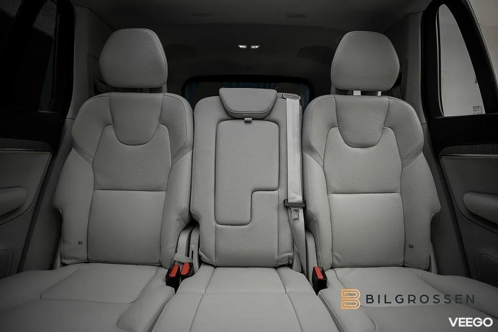 Volvo XC90 Recharge T8 AWD Ultimate Dark 3.99% 7-Sits B&W   Pano Hud 335kW