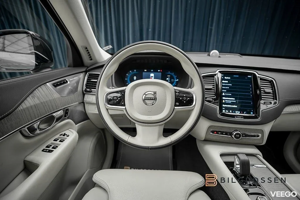 Volvo XC90 Recharge T8 AWD Ultimate Dark 3.99% 7-Sits B&W   Pano Hud 335kW