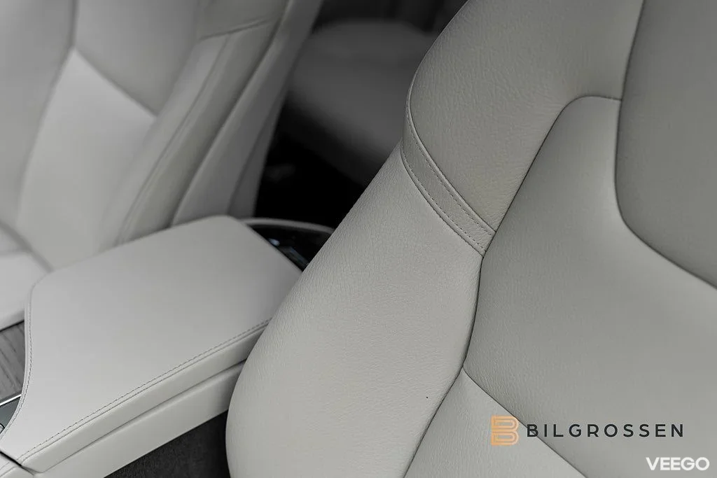 Volvo XC90 Recharge T8 AWD Ultimate Dark 3.99% 7-Sits B&W   Pano Hud 335kW