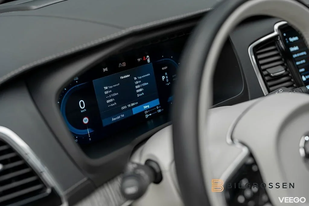 Volvo XC90 Recharge T8 AWD Ultimate Dark 3.99% 7-Sits B&W   Pano Hud 335kW