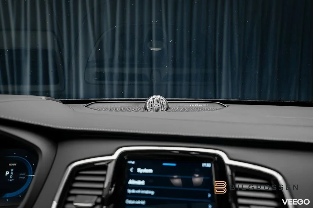 Volvo XC90 Recharge T8 AWD Ultimate Dark 3.99% 7-Sits B&W   Pano Hud 335kW
