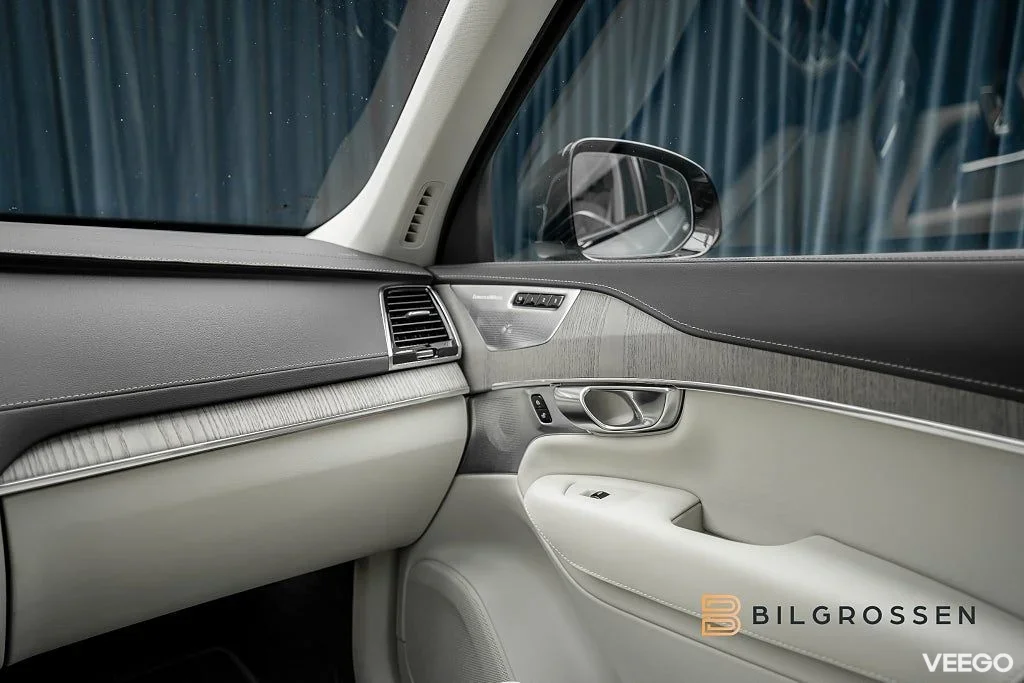 Volvo XC90 Recharge T8 AWD Ultimate Dark 3.99% 7-Sits B&W   Pano Hud 335kW