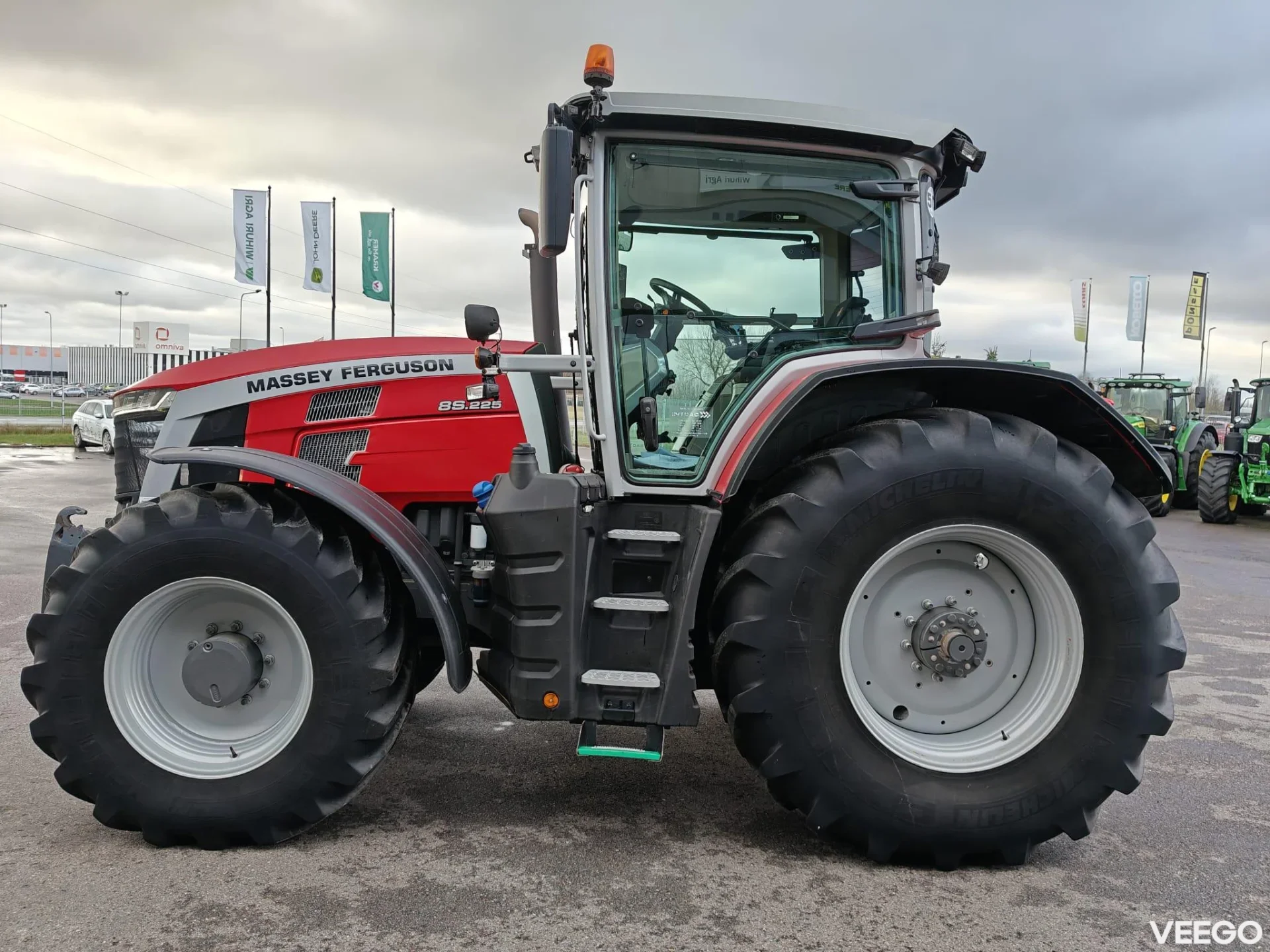 Massey Ferguson 8S.225 Dyna-7 175kW