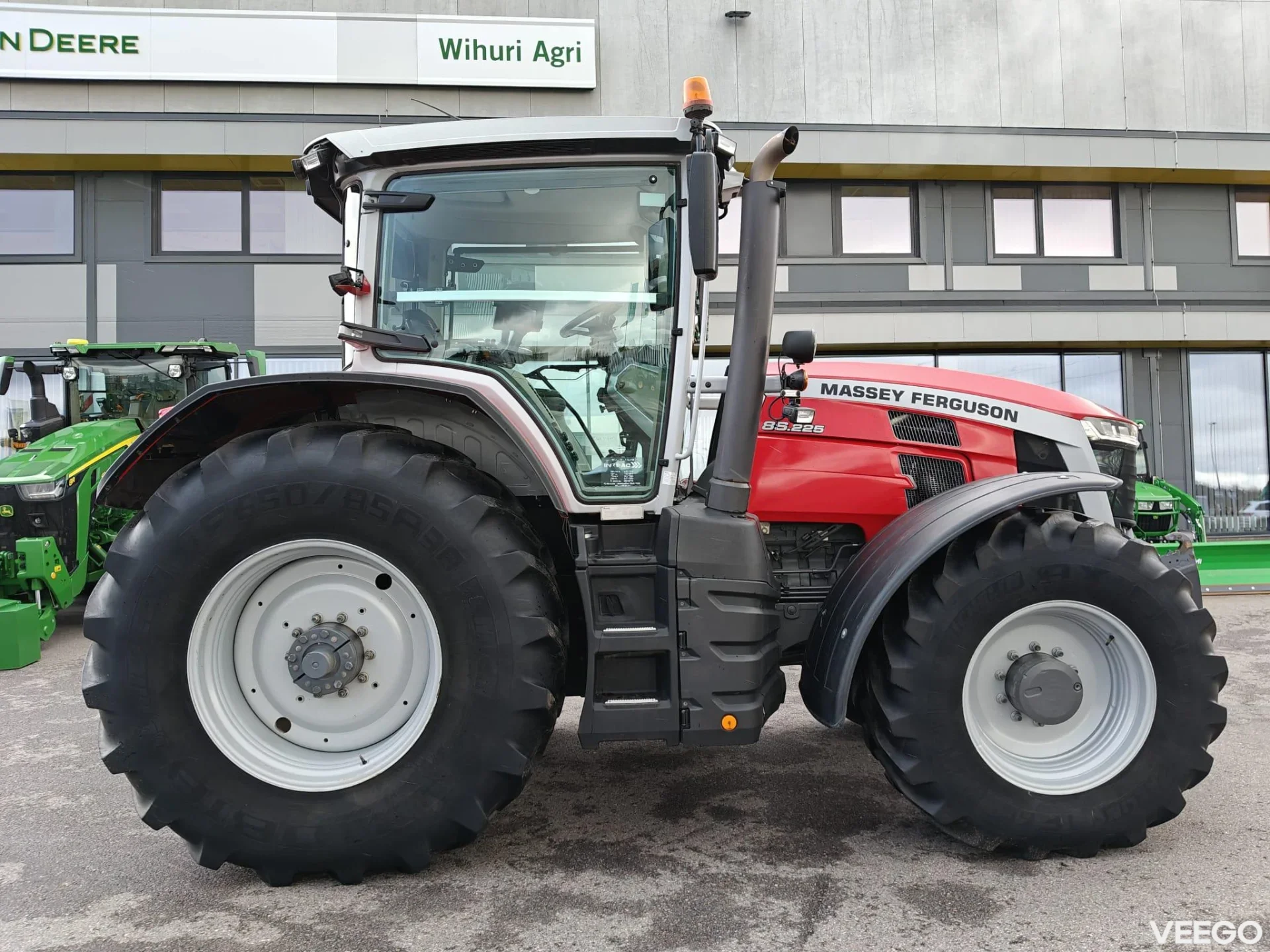 Massey Ferguson 8S.225 Dyna-7 175kW