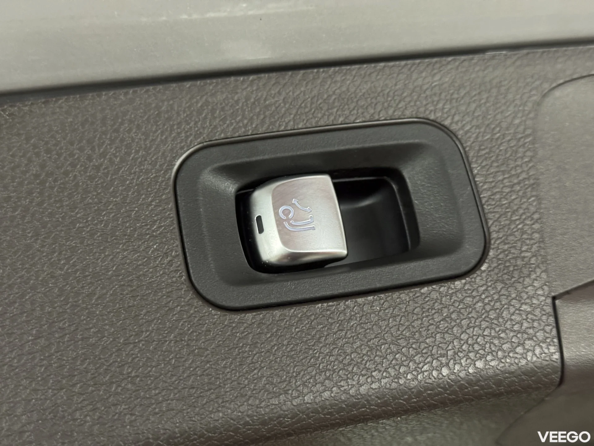 Mercedes-Benz E300 2.0 190kW