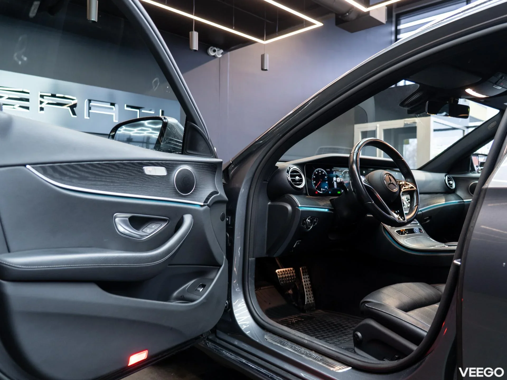 Mercedes-Benz E220 2.0 147kW