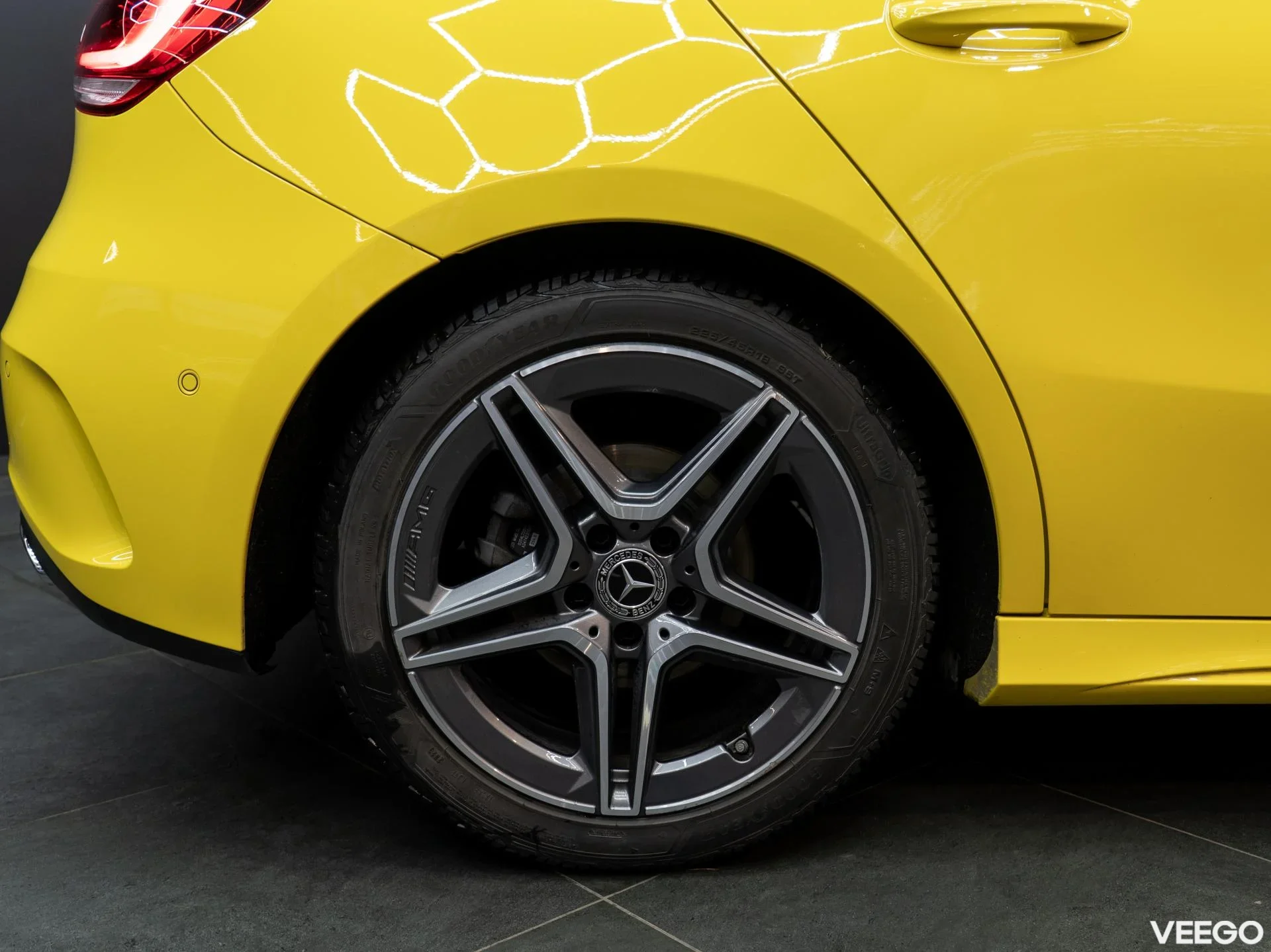 Mercedes-Benz A180 1.3 100kW