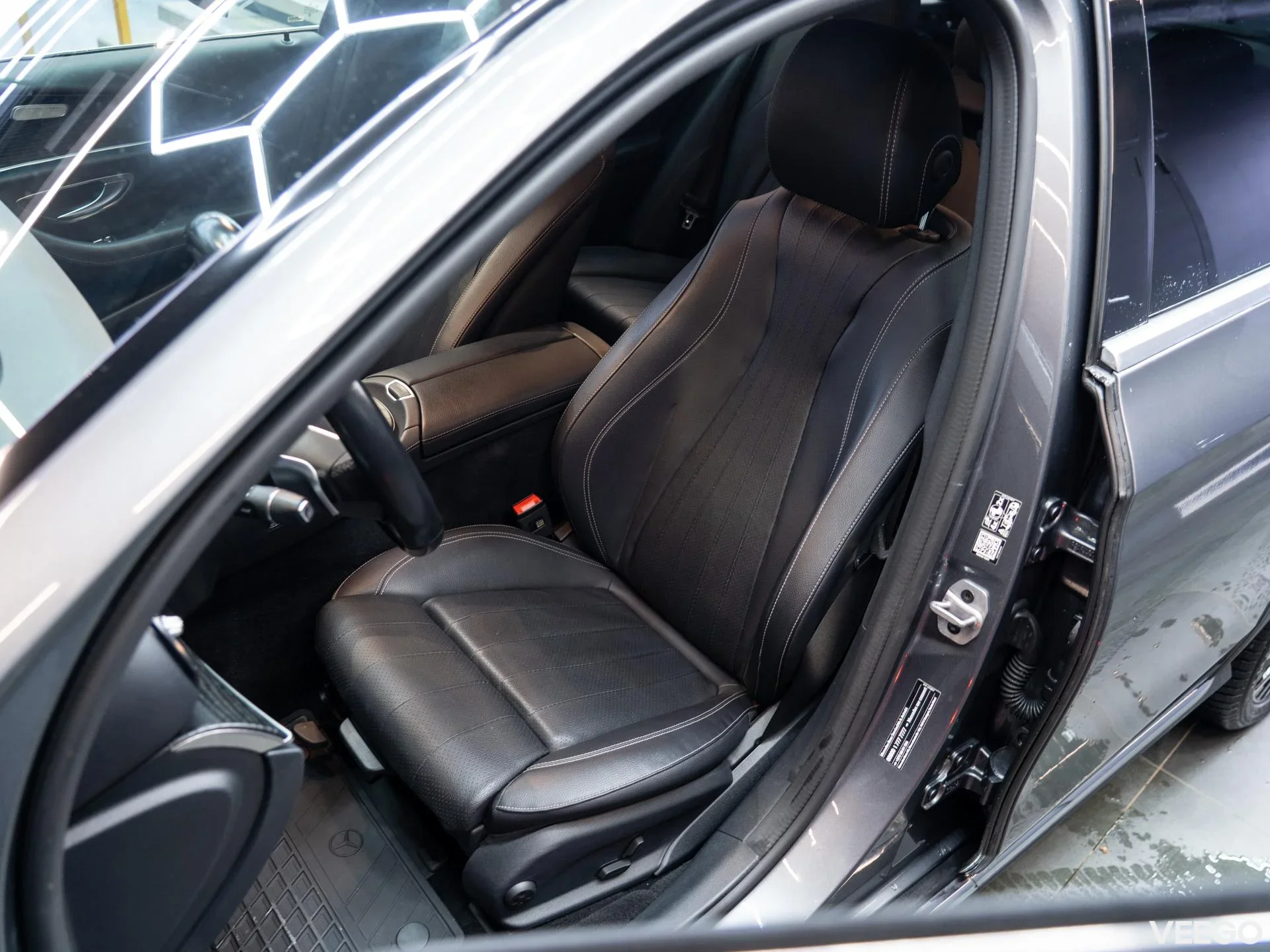 Mercedes-Benz E220 2.0 147kW