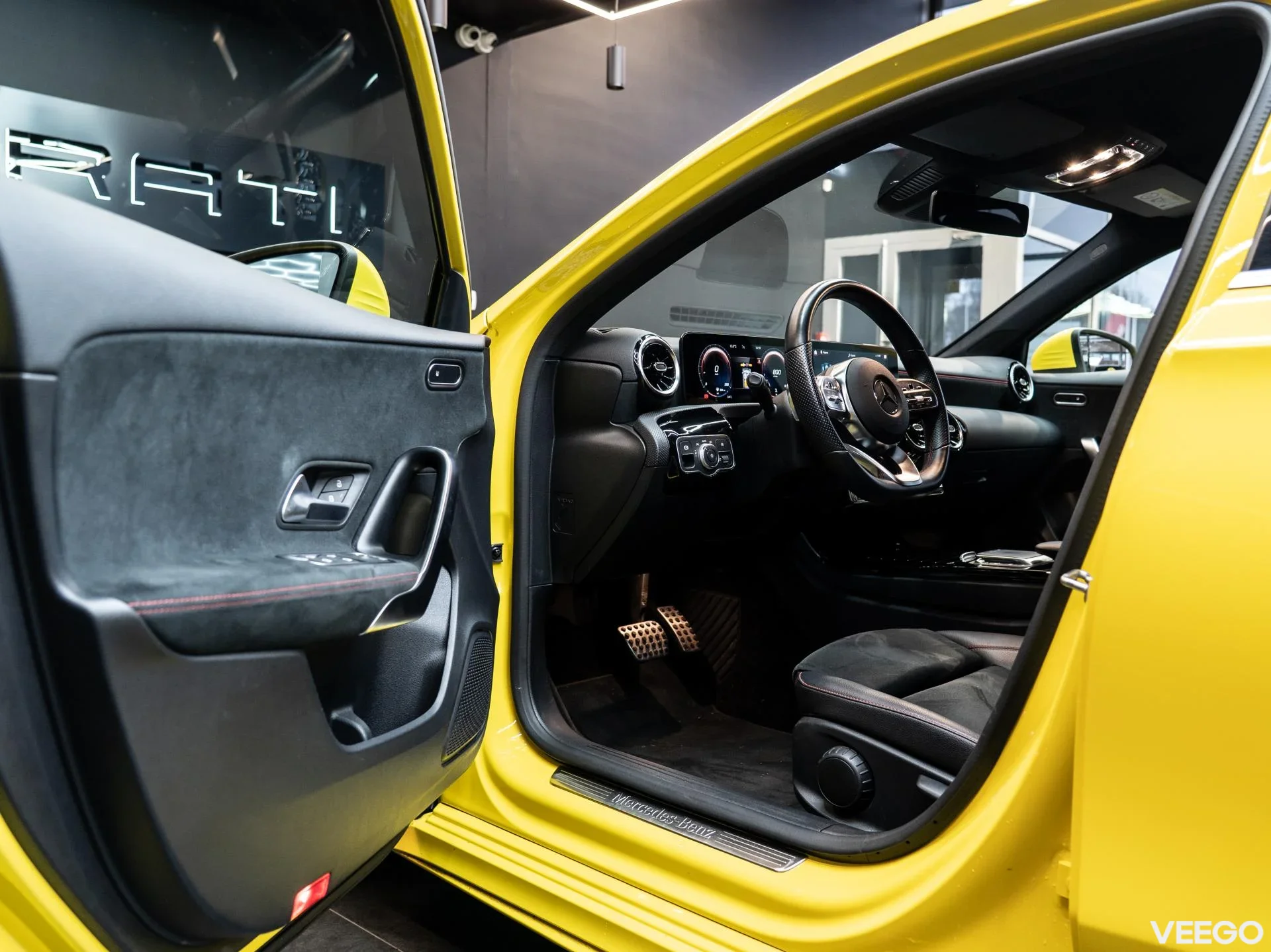 Mercedes-Benz A180 1.3 100kW