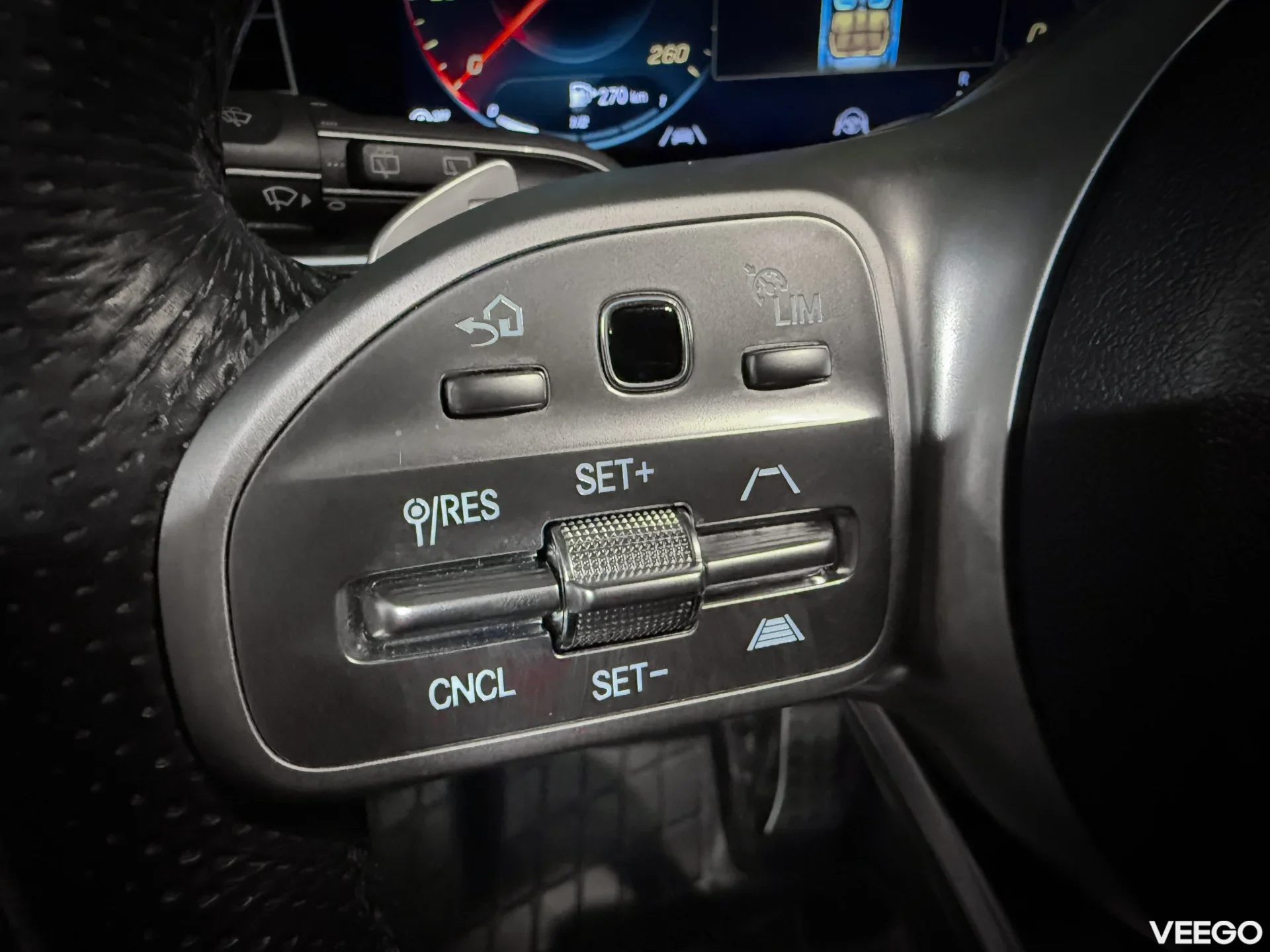 Mercedes-Benz GLE300 2.0 180kW