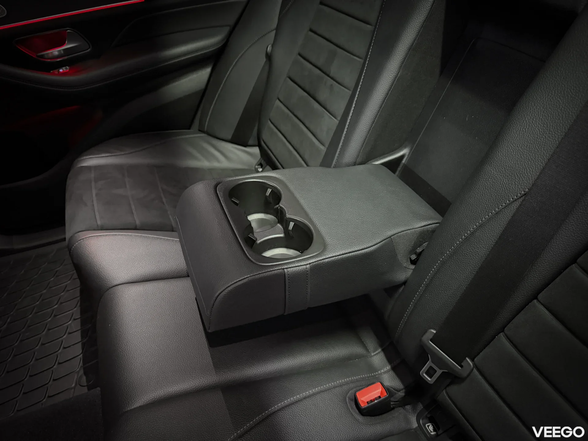 Mercedes-Benz GLE300 2.0 180kW