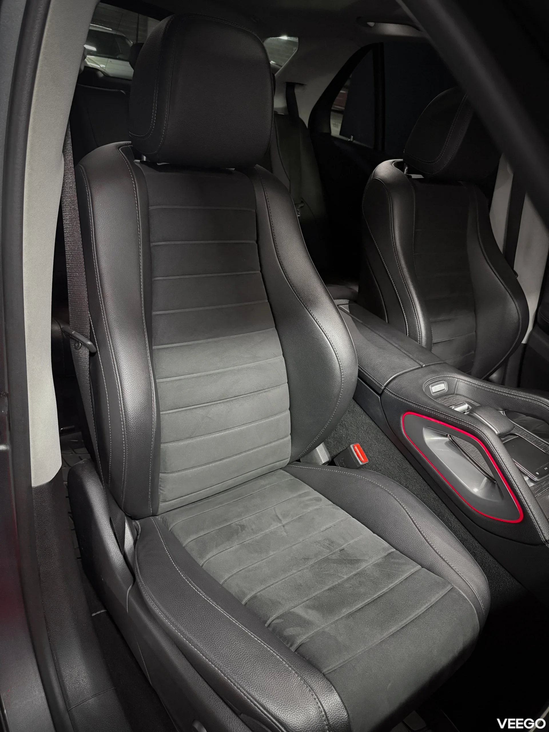 Mercedes-Benz GLE300 2.0 180kW