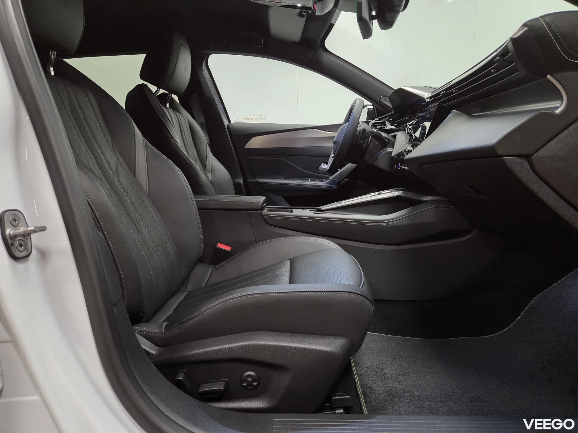 Peugeot 408 PureTech 130 AT8 1.2 96kW