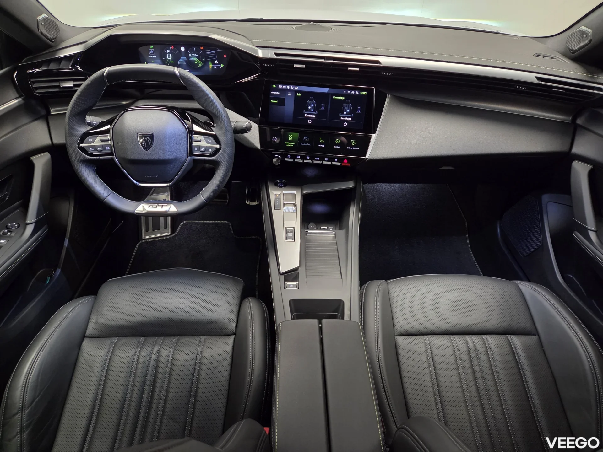 Peugeot 408 PureTech 130 AT8 1.2 96kW