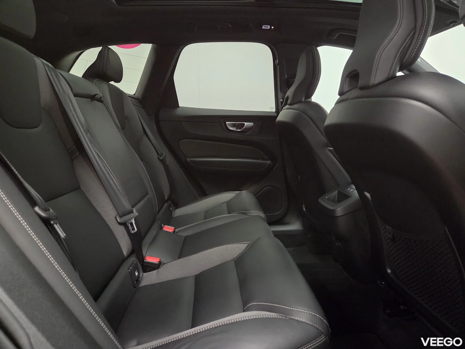 Volvo XC60 AWD PLUS DARK INTELLI SAFE PRO 2.0 B4 KERS Mild Hybrid 145kW