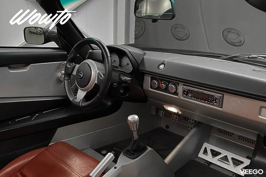 Opel Speedster 2.2 NA 147HK Manuell / Skinn / Cab 108kW