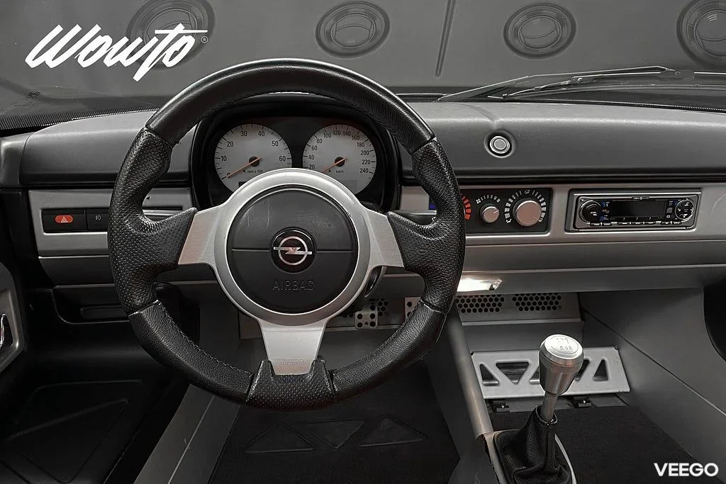 Opel Speedster 2.2 NA 147HK Manuell / Skinn / Cab 108kW