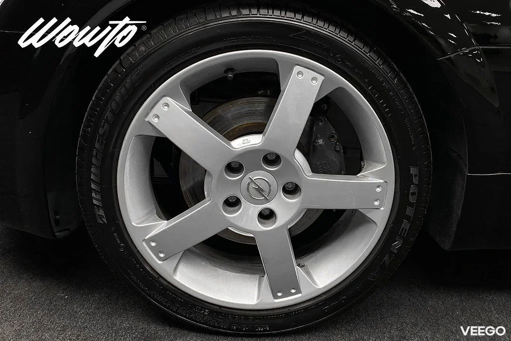 Opel Speedster 2.2 NA 147HK Manuell / Skinn / Cab 108kW