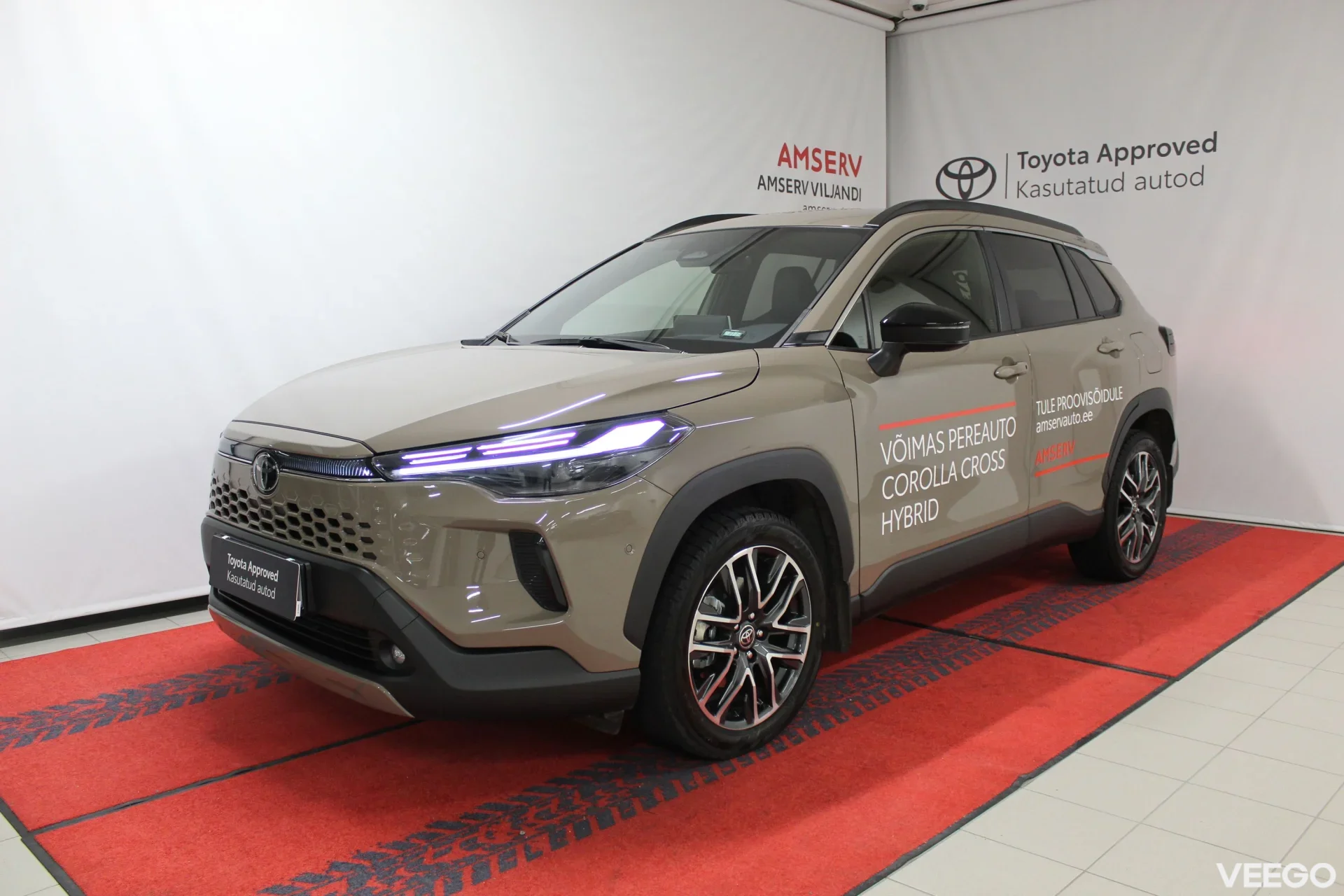 Toyota Corolla Cross Luxury Hybrid FWD 2 98kW