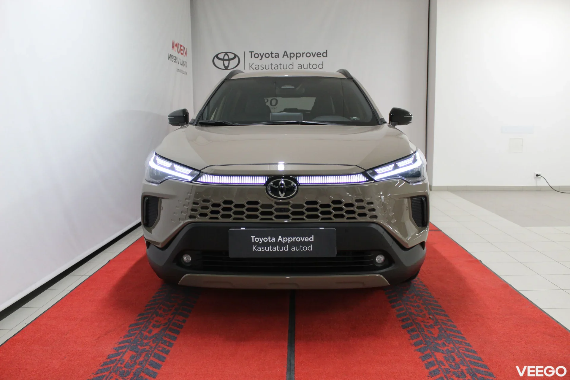 Toyota Corolla Cross Luxury Hybrid FWD 2 98kW