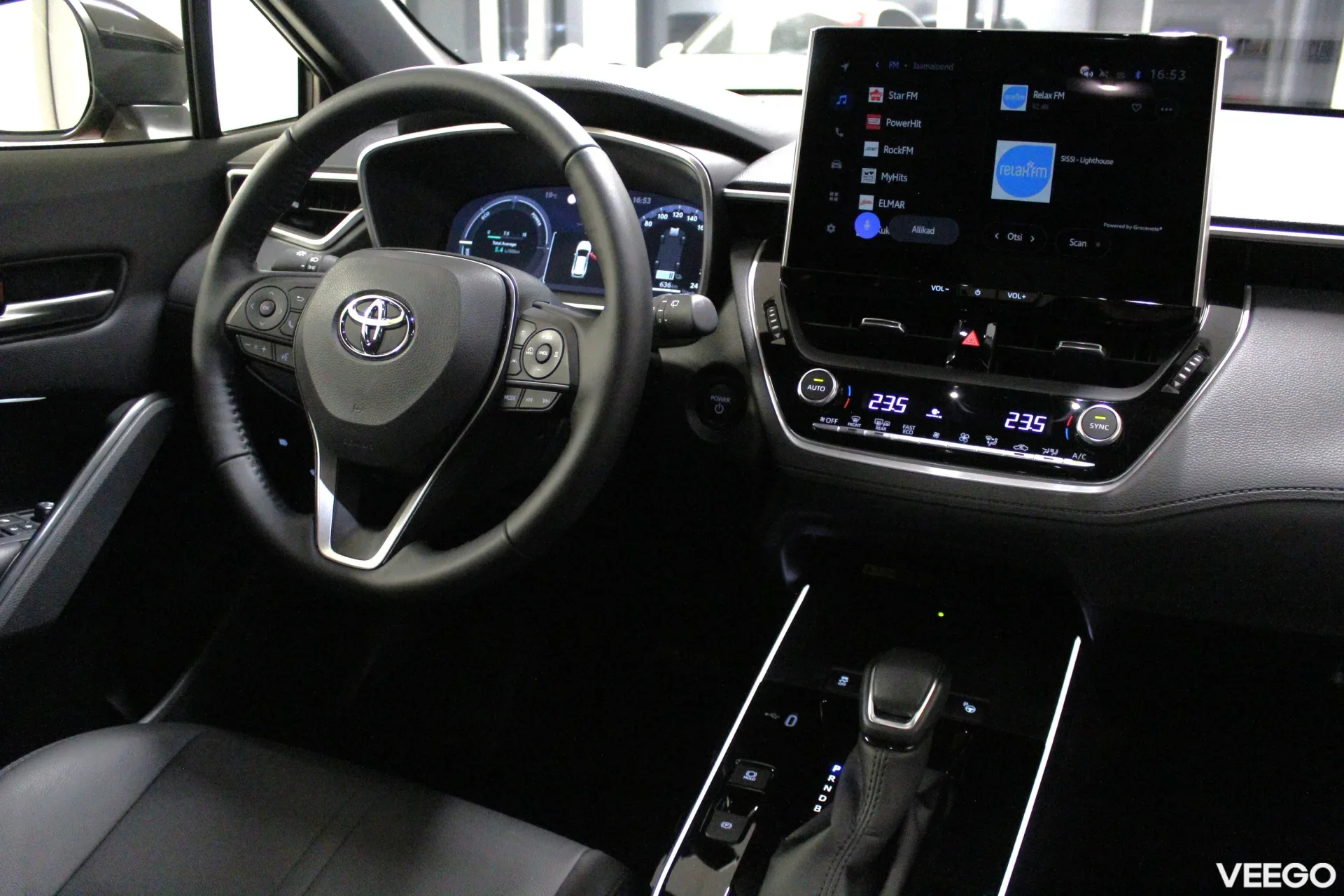 Toyota Corolla Cross Luxury Hybrid FWD 2 98kW