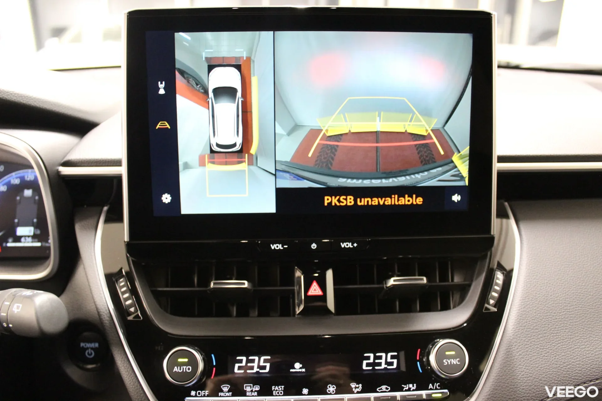 Toyota Corolla Cross Luxury Hybrid FWD 2 98kW