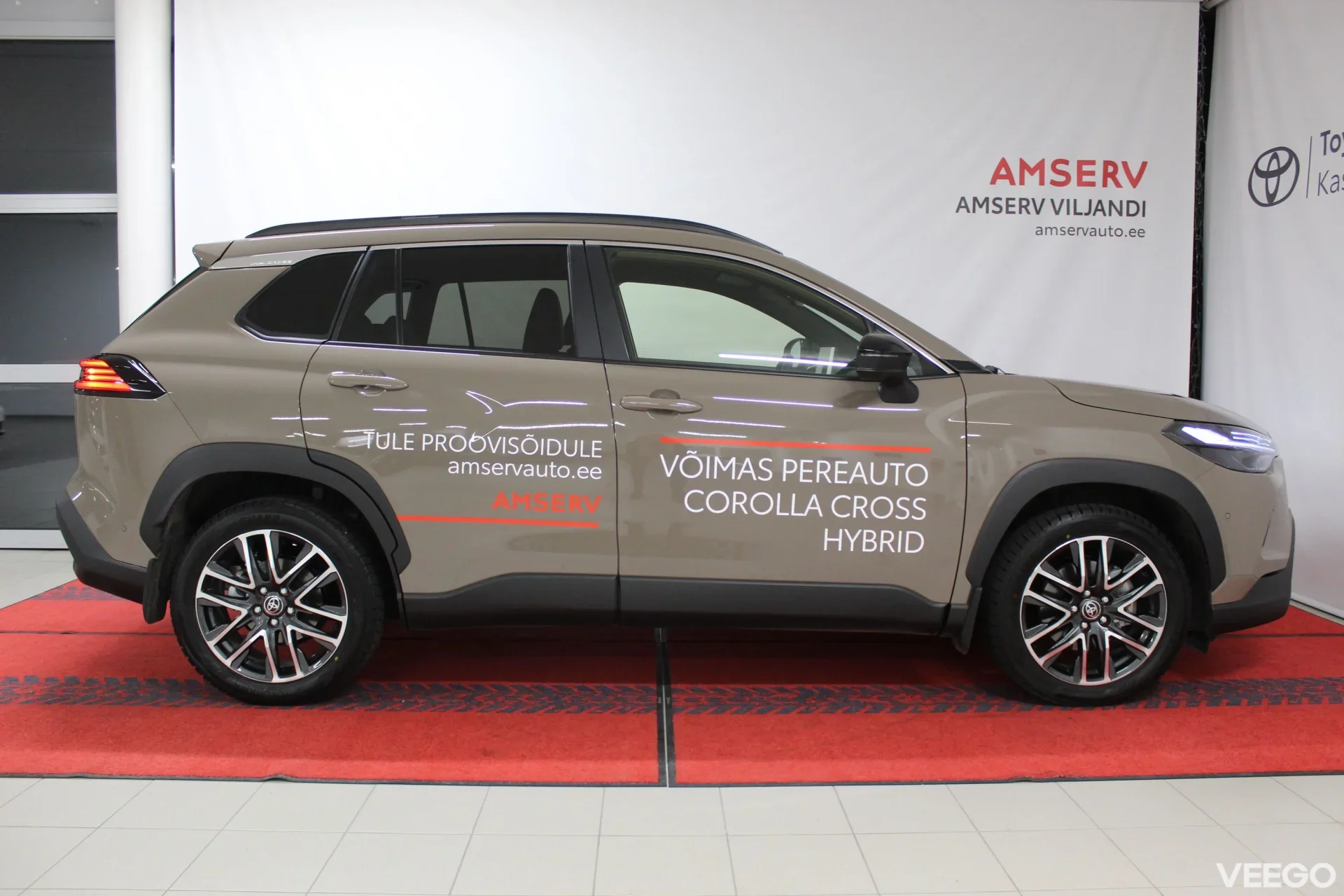 Toyota Corolla Cross Luxury Hybrid FWD 2 98kW