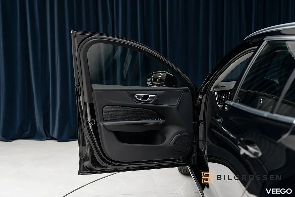 Volvo V60 Recharge T6 AWD 350hk Core Edition P-värmare 257kW