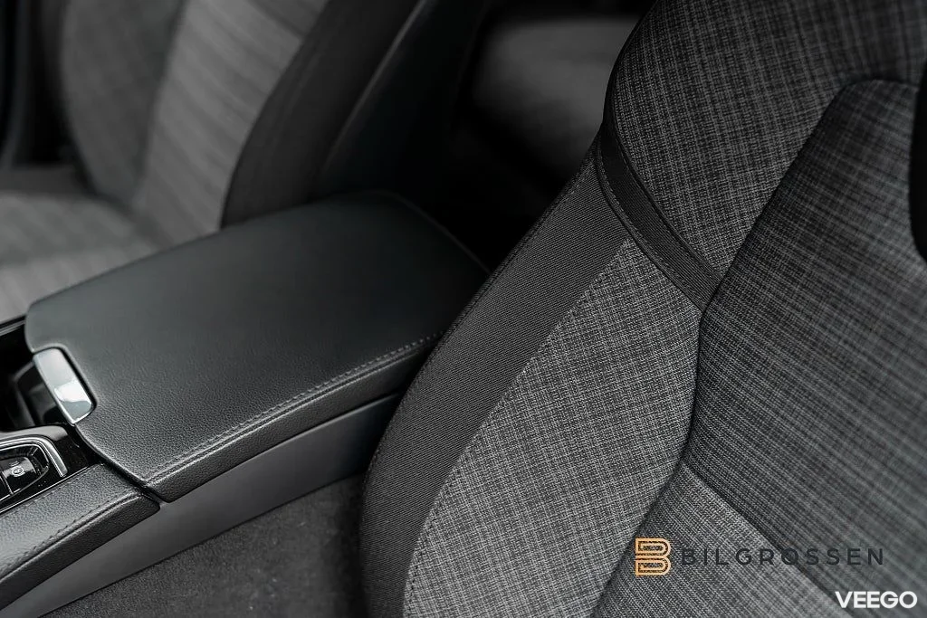 Volvo V60 Recharge T6 AWD 350hk Core Edition P-värmare 257kW