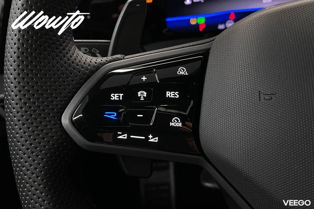 Volkswagen Golf R 2.0 TSI 4M 333HK /Akrapovic /Pano /DCC/H/K 245kW