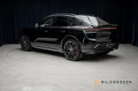 Porsche Macan Turbo Electric 585hk Burmester Hud P-Disp MOMS 430kW thumbnail