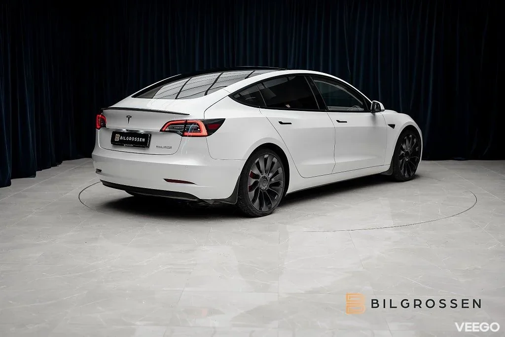 Tesla Model 3 Performance 513hk Autopilot Premium 377kW