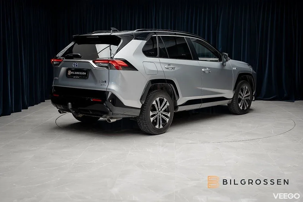 Toyota RAV4 Plug in AWD-i 306hk Style Drag B-Kamera MOMS 225kW