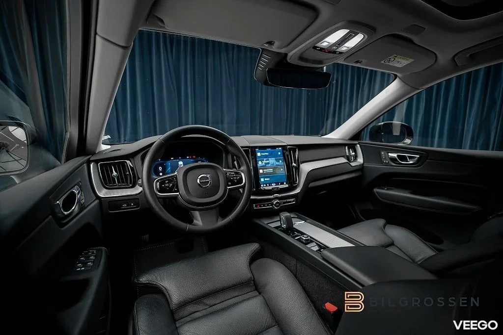 Volvo XC60 Recharge T6 AWD Plus Dark Panorama Drag 257kW