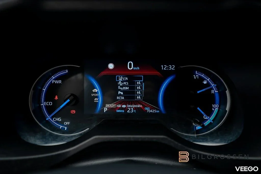 Toyota RAV4 Plug in AWD-i 306hk Style Drag B-Kamera MOMS 225kW