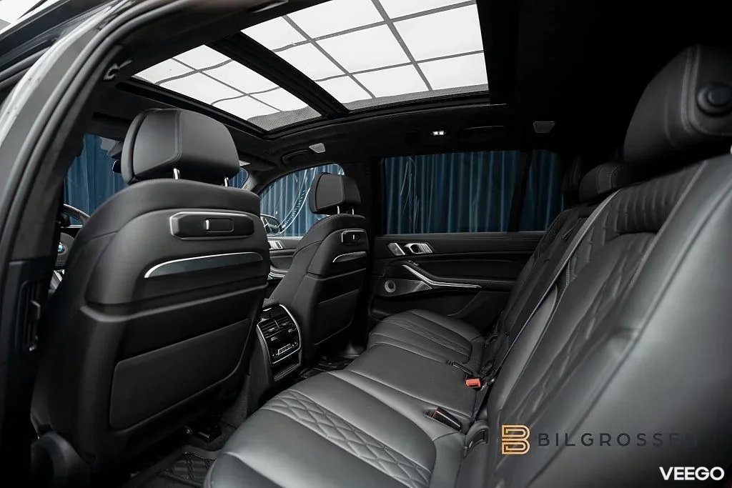 BMW X7 M60i xDrive M Sport Pro Executive SkyLounge B&W 390kW
